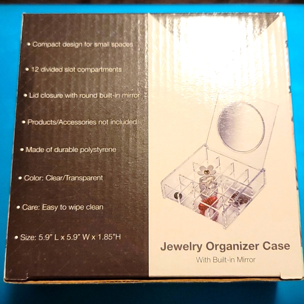 Cosmetic organizer with mirror